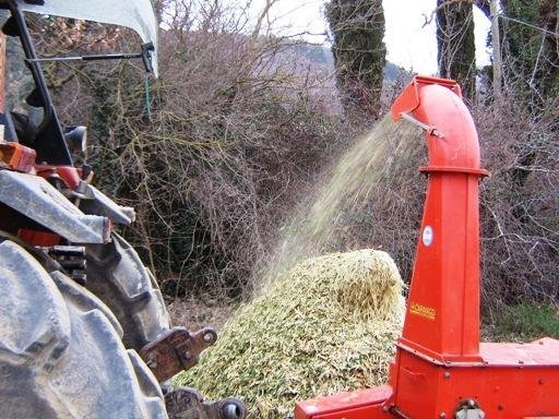 Using a chipper © Jonathan Radford